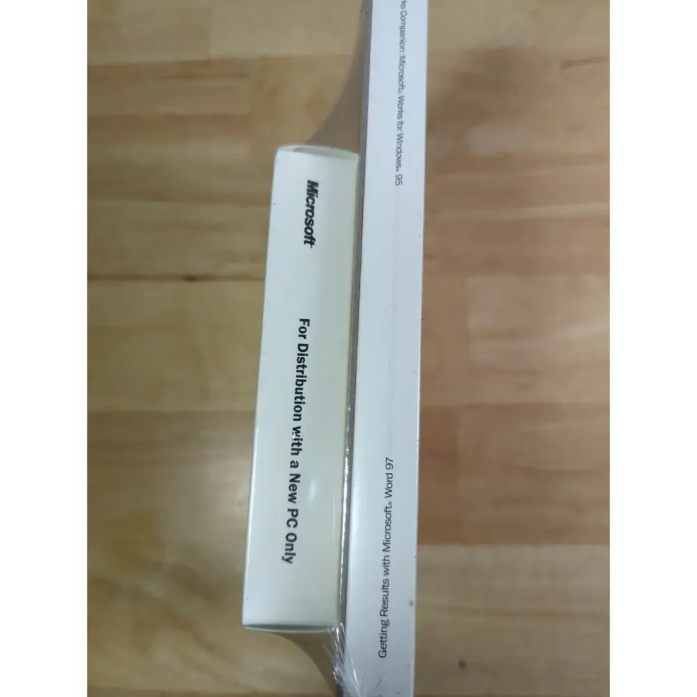 The Works Companion : Microsoft Works for‎ Windows 95 Sealed